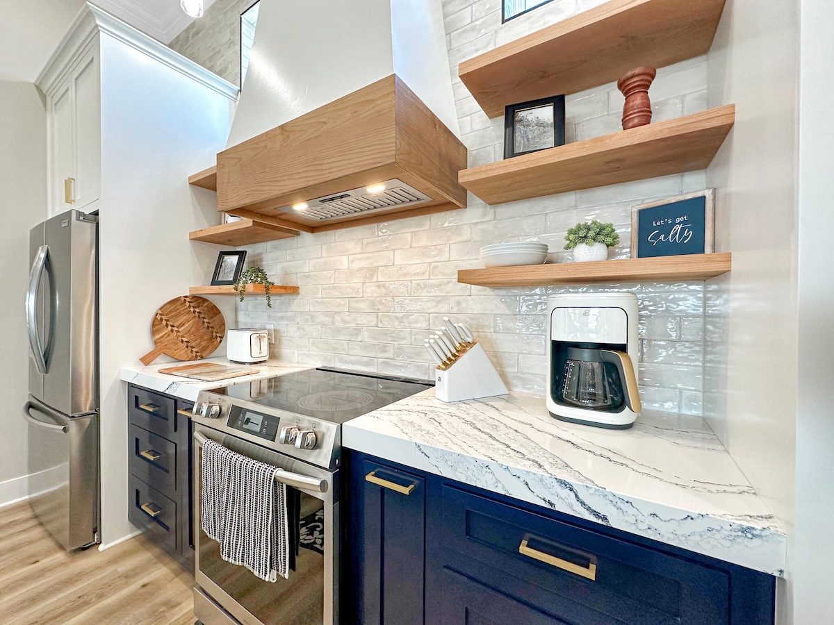 1241 N Stingaree Dr Bolivar Peninsula TX 77650 USA-013-015-Kitchen-MLS_Size