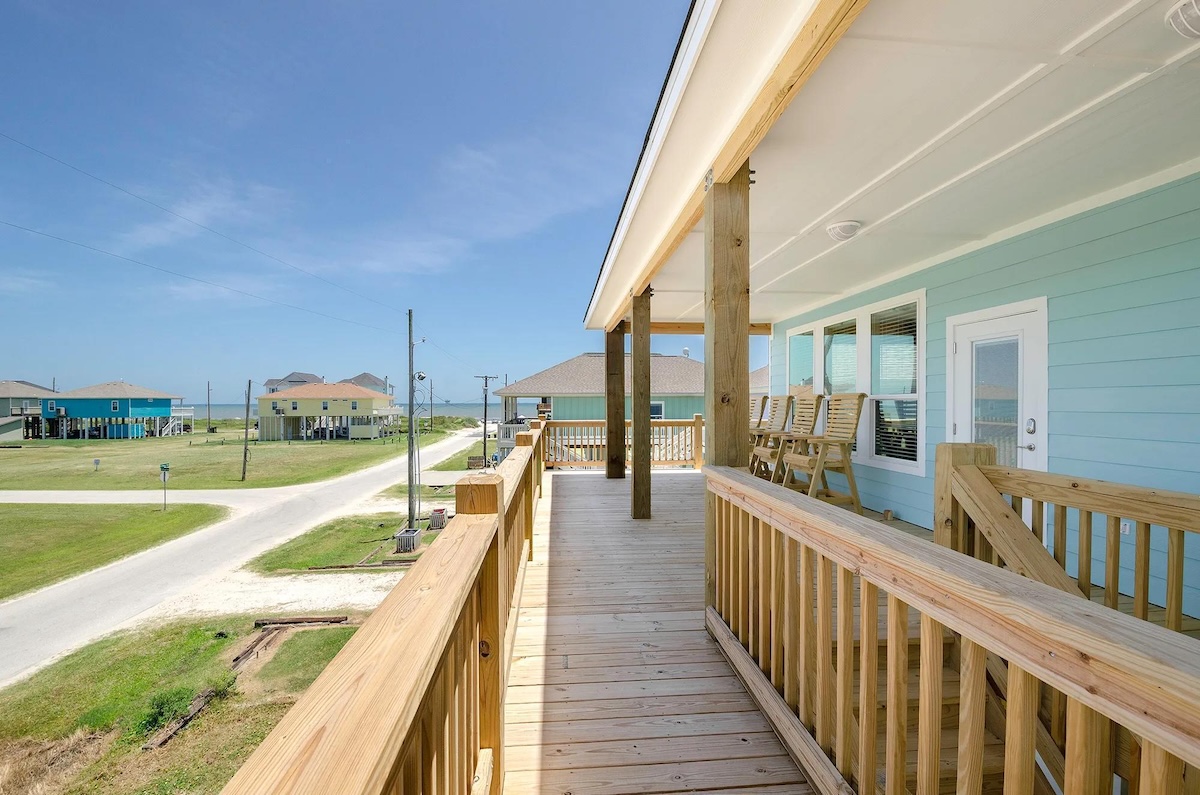 Blue Wave Vacation Rentals – Blue Water Escape – View Of Deck