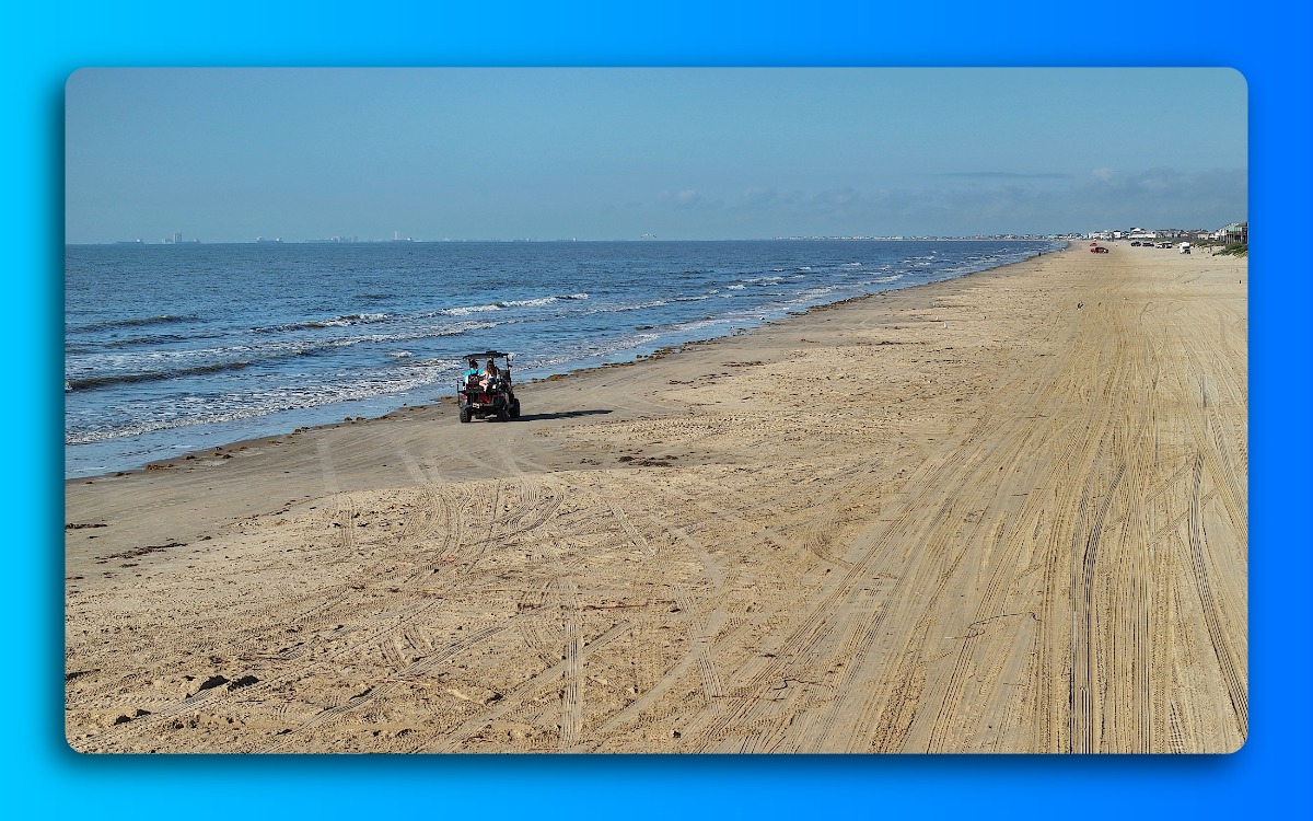 Holiday Weekend Golfcart On Beachfront